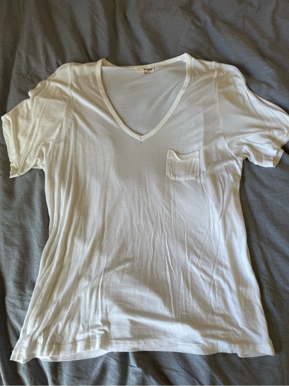 Aritzia Wilfred white v-Neck Viscose Top
